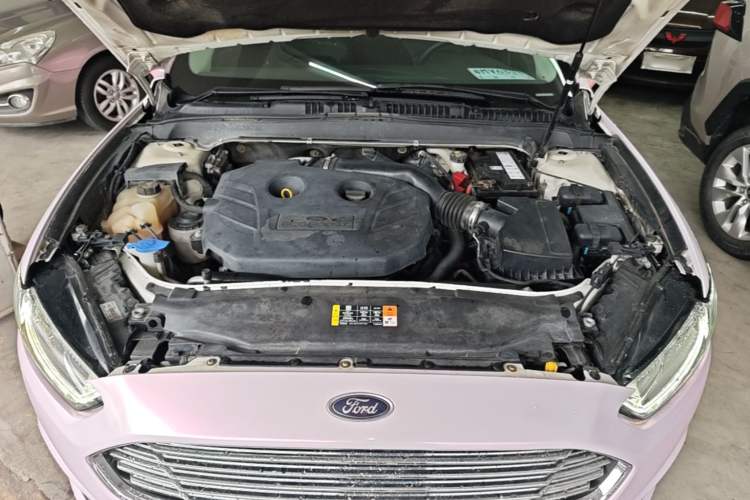 Used Ford Mondeo 2013 2.0L GTDi 200 Luxury Model Engine Bay