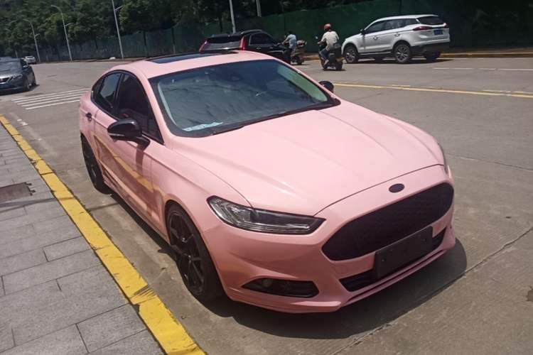 Used Ford Mondeo 2013 2.0L GTDi 200 Luxury Model Front Right 45 Deg