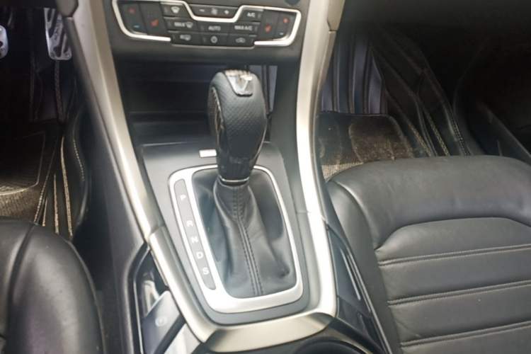 Used Ford Mondeo 2013 2.0L GTDi 200 Luxury Model Gear Lever