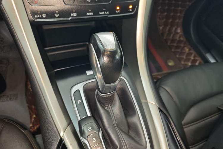 Used Ford Mondeo 2013 2.0L GTDi 200 Luxury Model Gear Lever