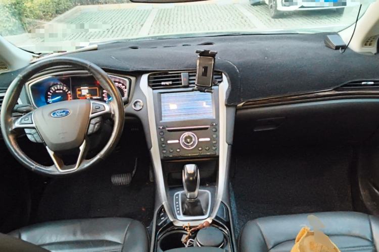 Used Ford Mondeo 2013 2.0L GTDi 200 Fashion Edition Center Console