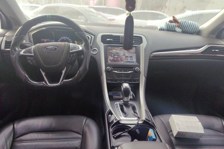 Used Ford Mondeo 2013 2.0L GTDi 200 Luxury Model Center Console