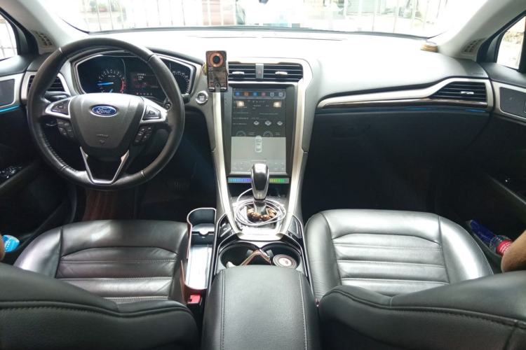 Used Ford Mondeo 2013 2.0L GTDi 200 Fashion Edition Center Console