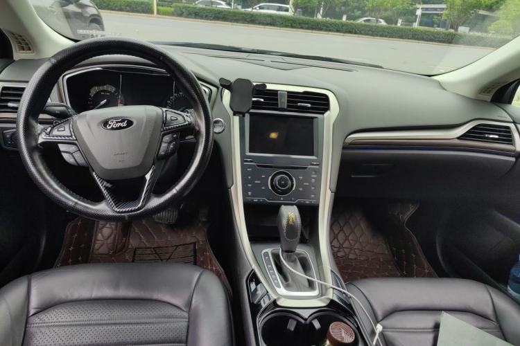 Used Ford Mondeo 2013 2.0L GTDi 200 Fashion Edition Center Console