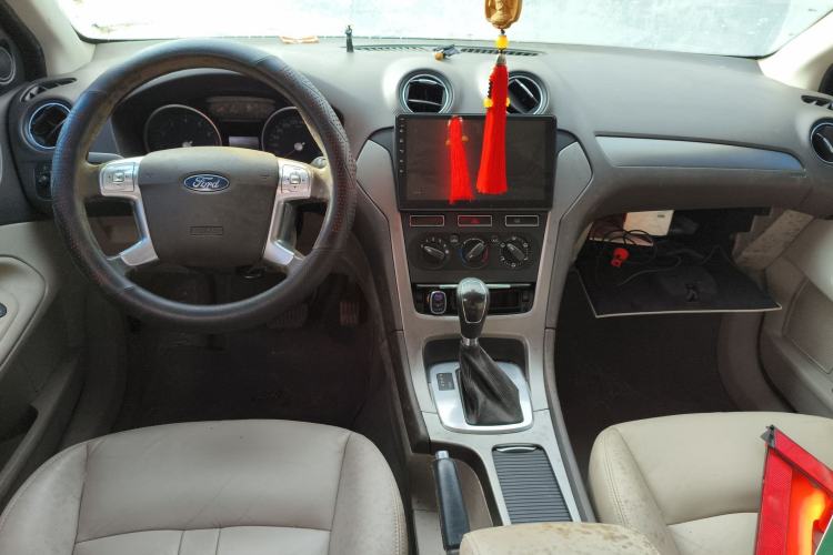 Used Ford Mondeo 2013 2.3L Fashion Edition Center Console