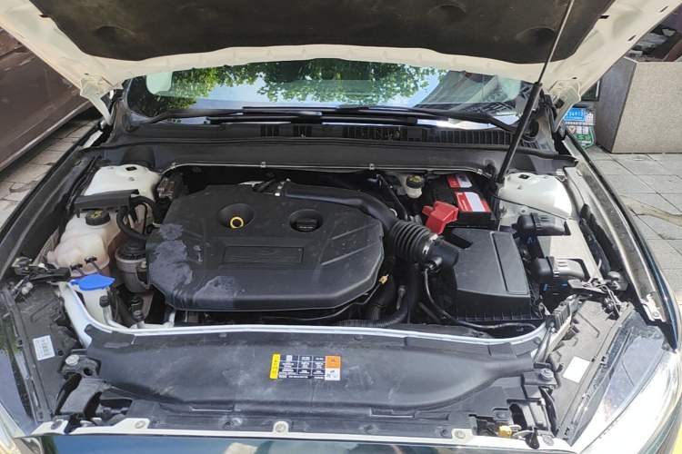 Used Ford Mondeo 2013 2.0L GTDi240 Luxury Sport Model Engine Bay