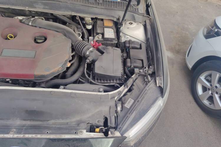Used Ford Mondeo 2013 2.0L GTDi 200 Luxury Model Engine Bay Left