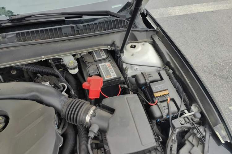 Used Ford Mondeo 2013 2.0L GTDi 200 Fashion Edition Engine Bay Left