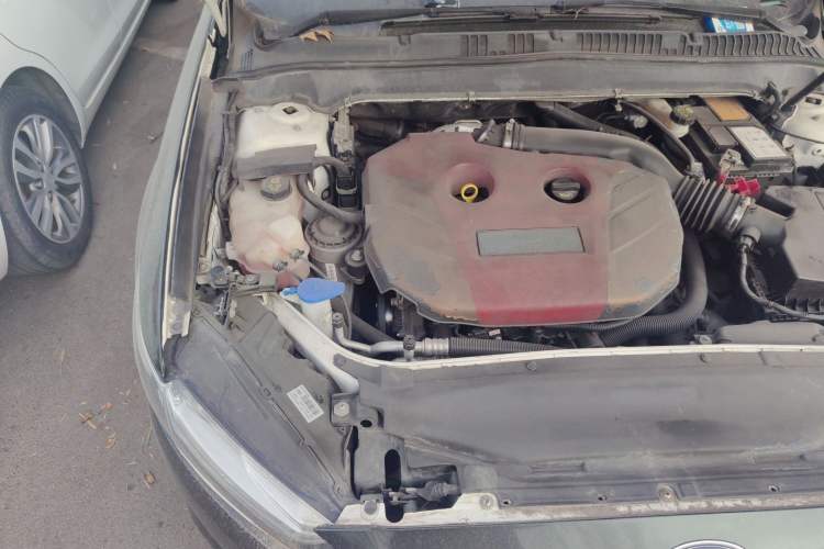 Used Ford Mondeo 2013 2.0L GTDi 200 Luxury Model Engine Bay Right