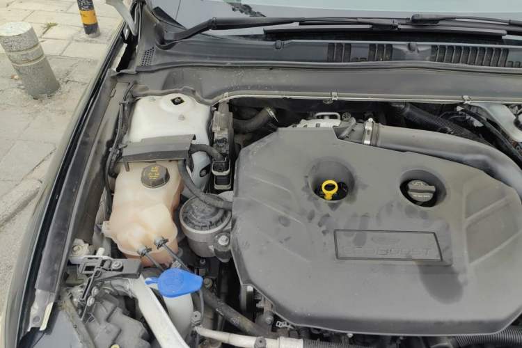 Used Ford Mondeo 2013 2.0L GTDi 200 Fashion Edition Engine Bay Right