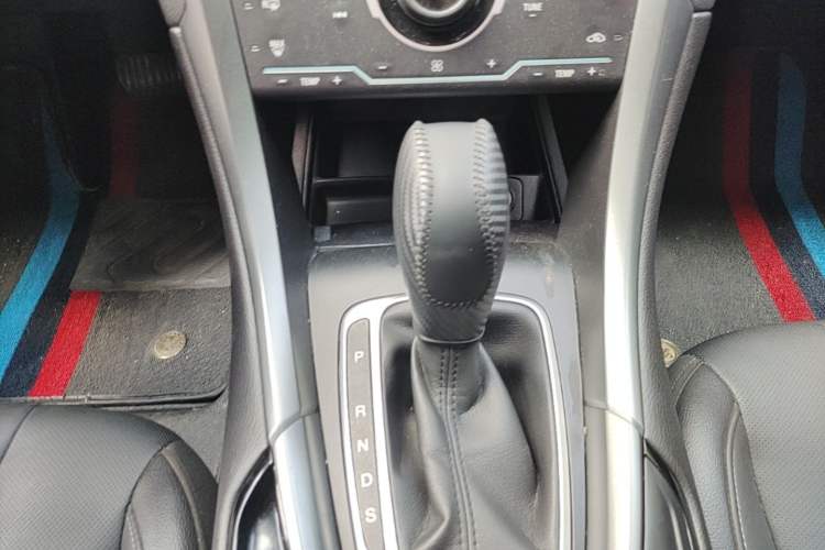Used Ford Mondeo 2013 2.0L GTDi240 Luxury Sport Model Gear Lever