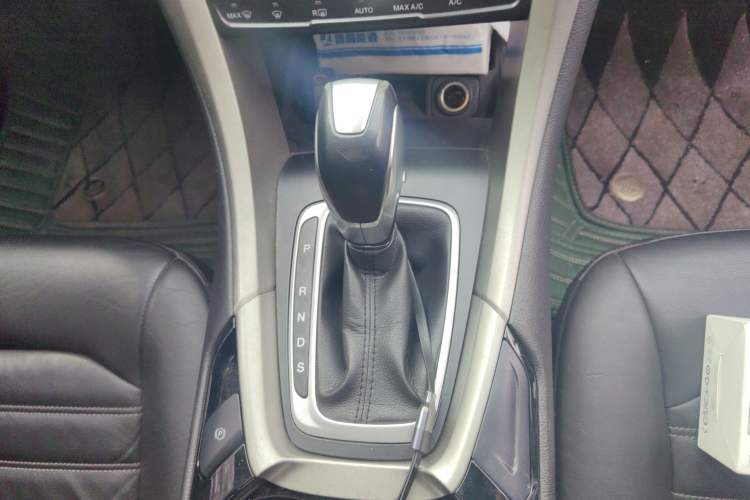 Used Ford Mondeo 2013 2.0L GTDi 200 Luxury Model Gear Lever