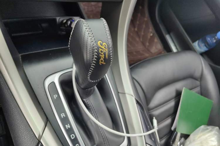 Used Ford Mondeo 2013 2.0L GTDi 200 Fashion Edition Gear Lever