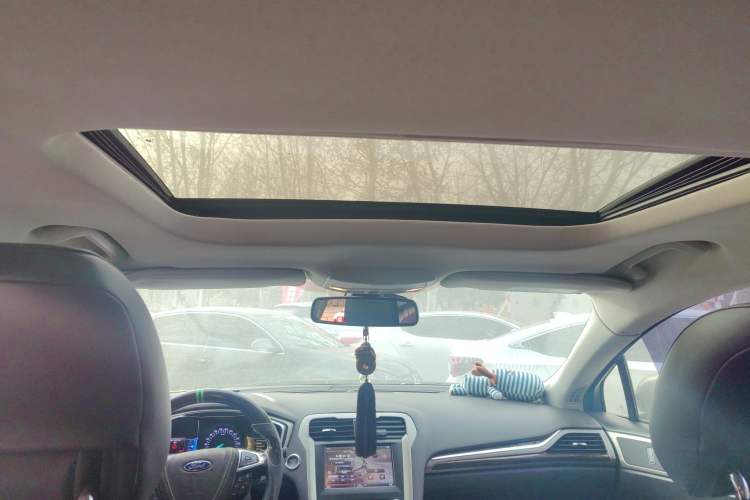 Used Ford Mondeo 2013 2.0L GTDi 200 Luxury Model Headliner