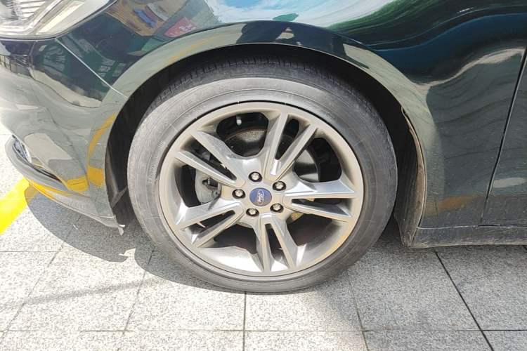 Used Ford Mondeo 2013 2.0L GTDi240 Luxury Sport Model Left Front Wheel Hub