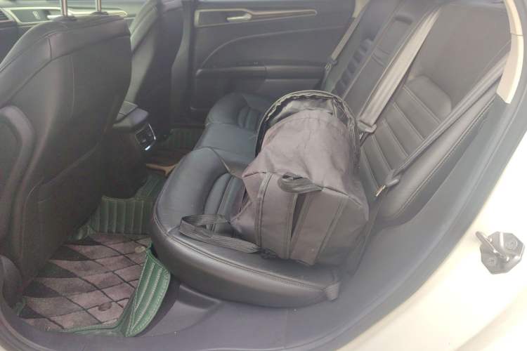 Used Ford Mondeo 2013 2.0L GTDi 200 Luxury Model Left Rear Seat