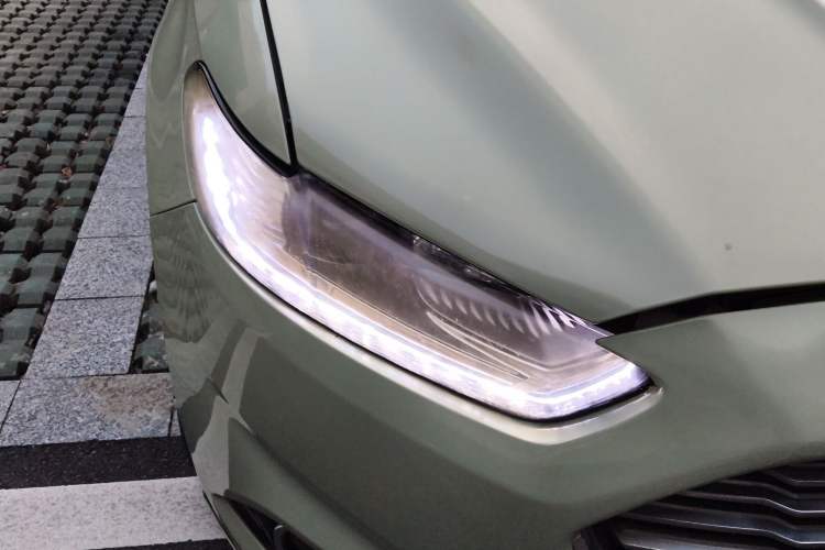 Used Ford Mondeo 2013 2.0L GTDi 200 Fashion Edition Right Front Headlight