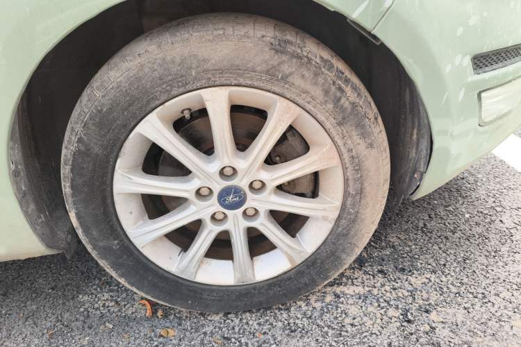 Used Ford Mondeo 2013 2.3L Fashion Edition Right Front Wheel Hub