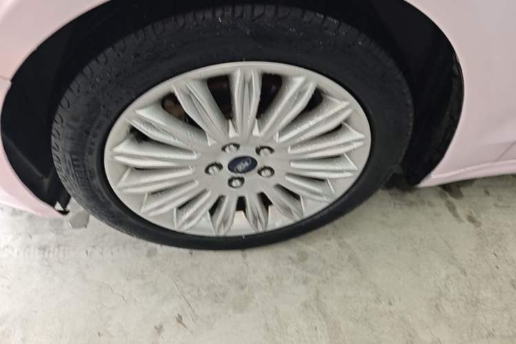 Used Ford Mondeo 2013 2.0L GTDi 200 Luxury Model Left Front Wheel Hub