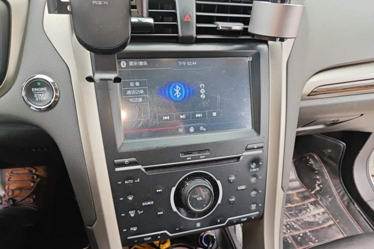 Used Ford Mondeo 2013 2.0L GTDi 200 Fashion Edition Audio And AC Panel