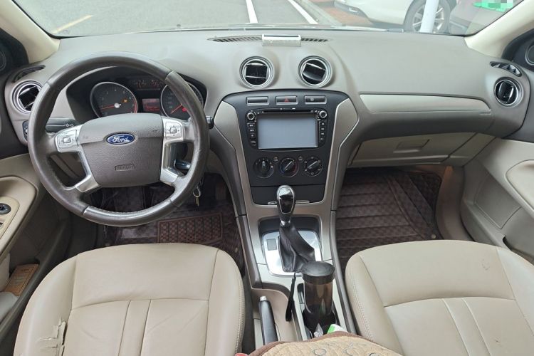 Used Ford Mondeo 2013 2.3L Fashion Edition Center Console