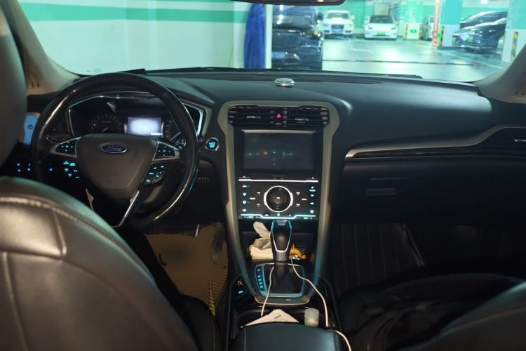 Used Ford Mondeo 2013 2.0L GTDi 200 Fashion Edition Center Console