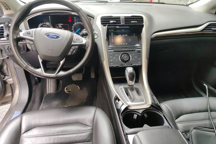 Used Ford Mondeo 2013 2.0L GTDi 200 Fashion Edition Center Console