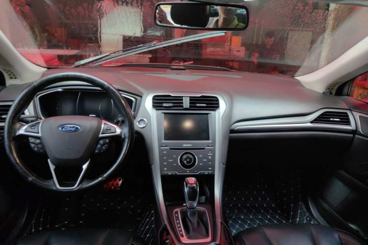 Used Ford Mondeo 2013 2.0L GTDi240 Luxury Sport Model Center Console
