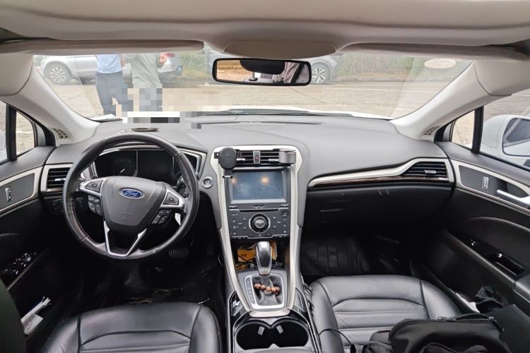 Used Ford Mondeo 2013 2.0L GTDi 200 Fashion Edition Center Console