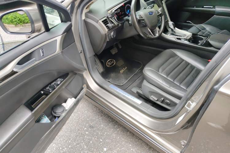 Used Ford Mondeo 2013 2.0L GTDi 200 Fashion Edition Driver Seat