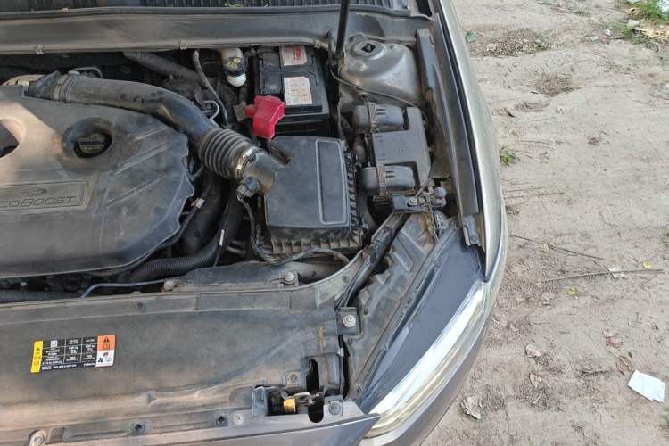 Used Ford Mondeo 2013 2.0L GTDi240 Luxury Sport Model Engine Bay Left