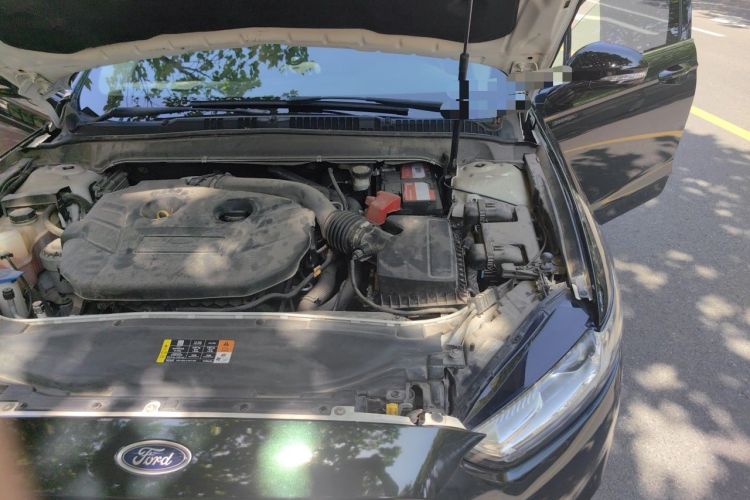 Used Ford Mondeo 2013 2.0L GTDi240 Luxury Sport Model Engine Bay Left