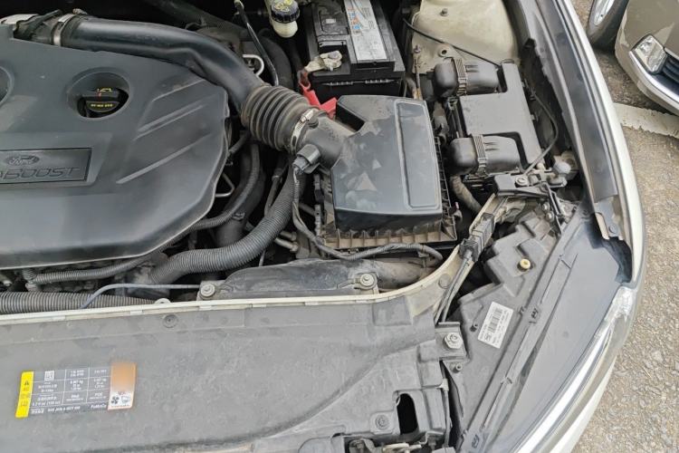 Used Ford Mondeo 2013 2.0L GTDi 200 Fashion Edition Engine Bay Left