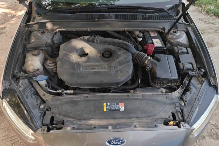 Used Ford Mondeo 2013 2.0L GTDi240 Luxury Sport Model Engine Bay