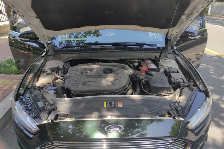 Used Ford Mondeo 2013 2.0L GTDi240 Luxury Sport Model Engine Bay