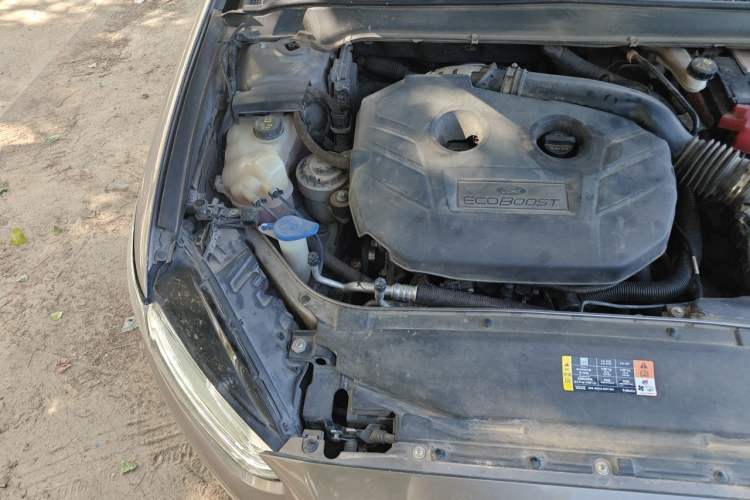 Used Ford Mondeo 2013 2.0L GTDi240 Luxury Sport Model Engine Bay Right