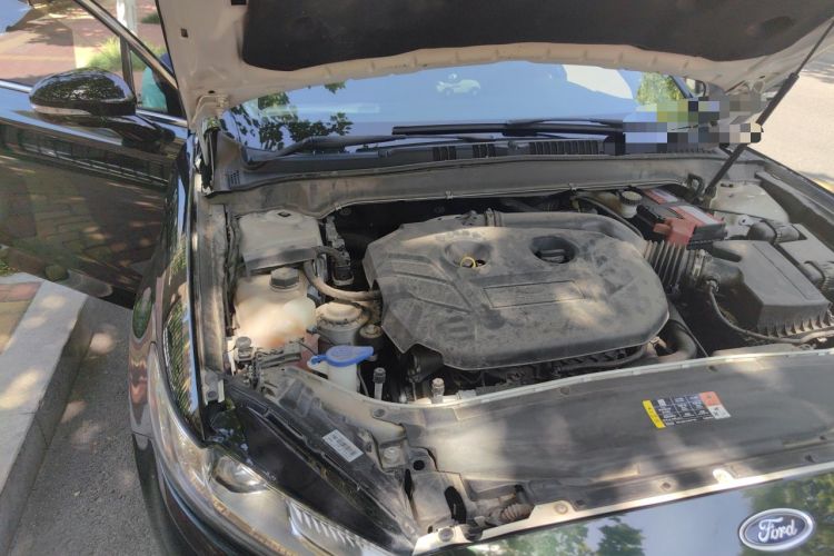 Used Ford Mondeo 2013 2.0L GTDi240 Luxury Sport Model Engine Bay Right