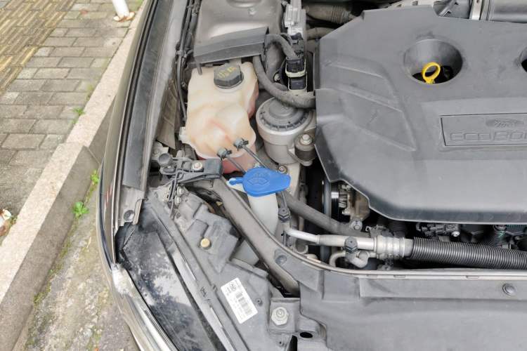 Used Ford Mondeo 2013 2.0L GTDi 200 Fashion Edition Engine Bay Right