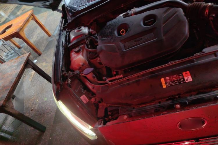 Used Ford Mondeo 2013 2.0L GTDi240 Luxury Sport Model Engine Bay Right