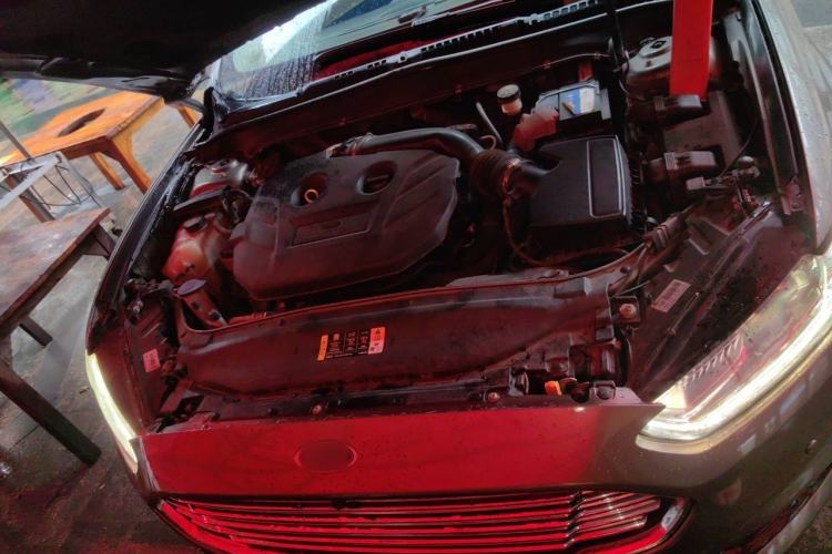 Used Ford Mondeo 2013 2.0L GTDi240 Luxury Sport Model Engine Bay