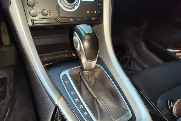 Used Ford Mondeo 2013 1.5L GTDi180 Fashion Edition Gear Lever