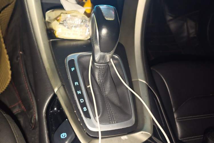 Used Ford Mondeo 2013 2.0L GTDi 200 Fashion Edition Gear Lever