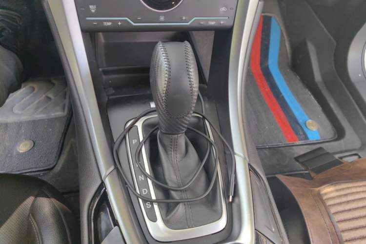 Used Ford Mondeo 2013 2.0L GTDi240 Luxury Sport Model Gear Lever