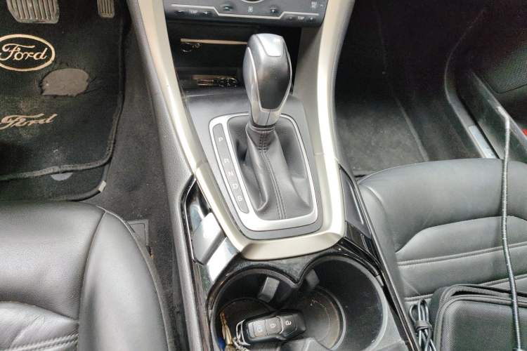 Used Ford Mondeo 2013 2.0L GTDi 200 Fashion Edition Gear Lever