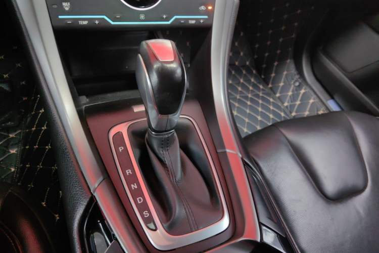 Used Ford Mondeo 2013 2.0L GTDi240 Luxury Sport Model Gear Lever