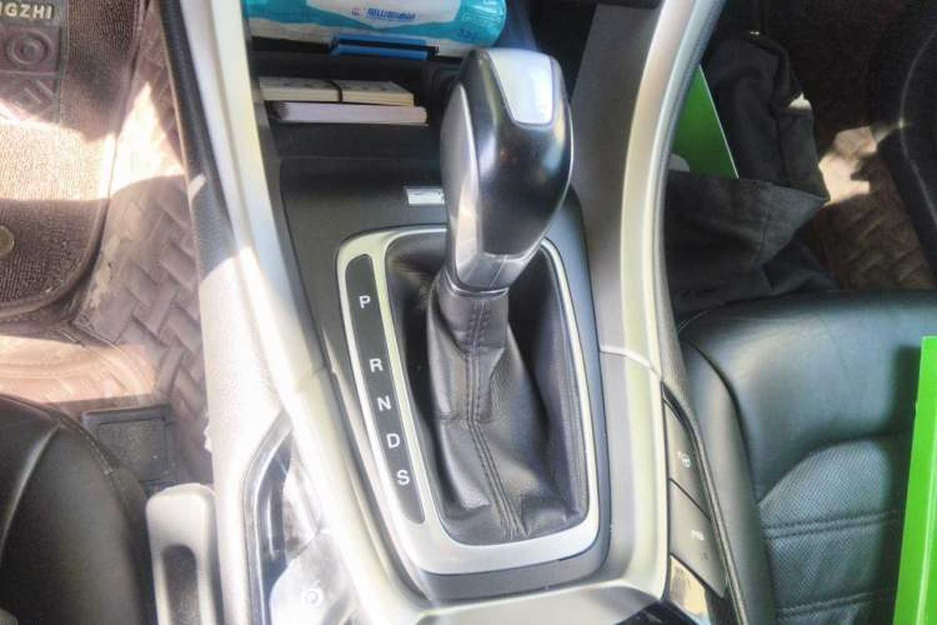 Used Ford Mondeo 2013 2.0L GTDi240 Flagship Edition Gear Lever