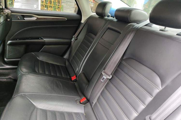 Used Ford Mondeo 2013 2.0L GTDi 200 Fashion Edition Left Rear Seat