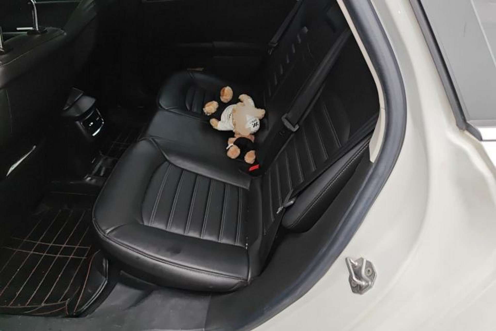 Used Ford Mondeo 2013 2.0L GTDi 200 Fashion Edition Left Rear Seat
