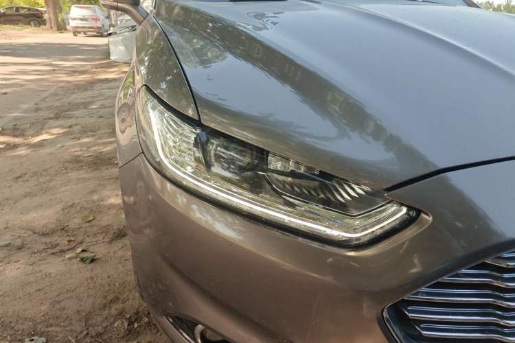 Used Ford Mondeo 2013 2.0L GTDi240 Luxury Sport Model Right Front Headlight