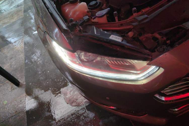 Used Ford Mondeo 2013 2.0L GTDi240 Luxury Sport Model Right Front Headlight